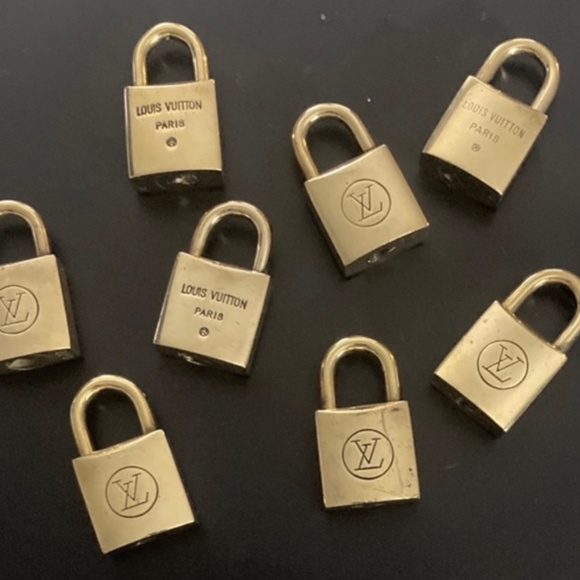 Vintage Louis Vuitton Padlock on a Cuban Chain with rounded clasps. - Picture 6 of 8